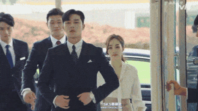 国内富豪榜榜首通常也都是属于马云爸爸这类型的霸道总裁啦~8522