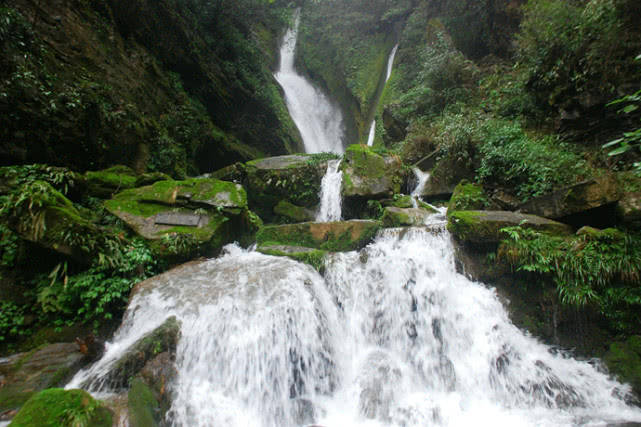 九龙银链瀑布群遗落在大山深处的链子