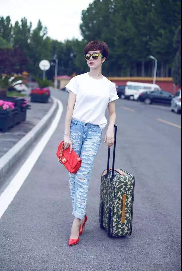 天空蓝破洞牛仔裤 ae77b403a28049c89967478de9c26bfb.jpeg