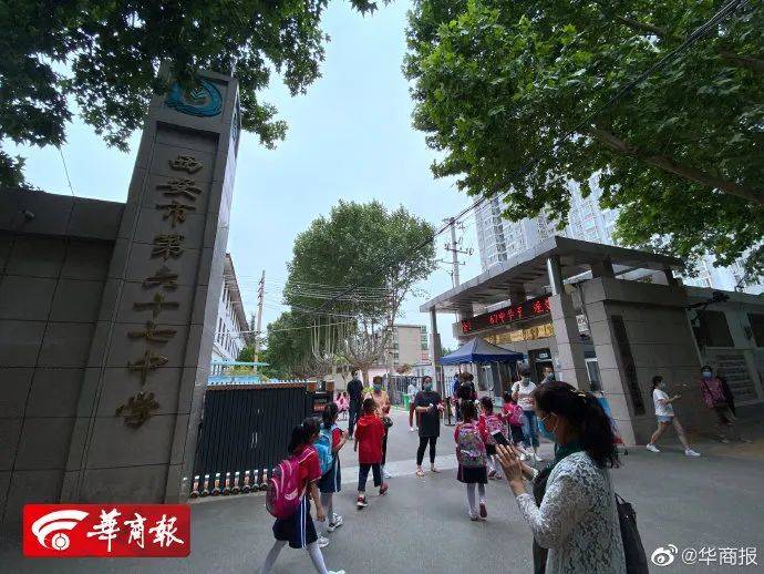 痛心！一年级小学生校内上厕所被车撞倒身亡，