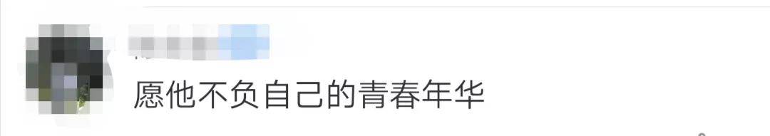 7岁娃随父亲到雇主家写作业，网友：不一样的童年