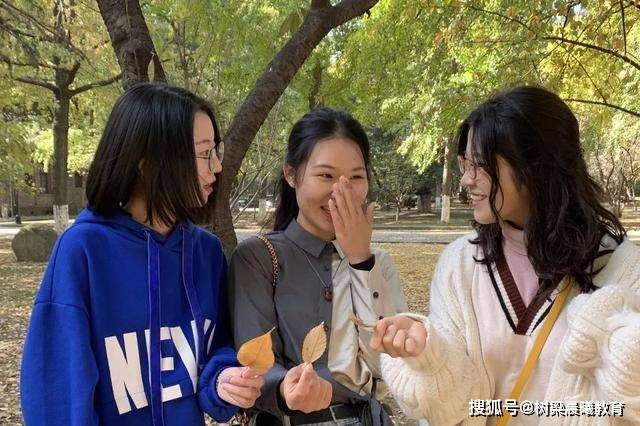 曹雨佳|个个神仙颜值！这个学霸宿舍：同寝室三姐妹携手保研名校