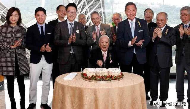 原创爸爸留420亿遗产，却规定儿子每月领200万，1750年才能领完