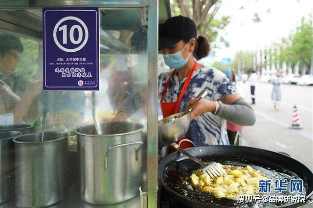 流动商贩的经济总量_流动商贩照片
