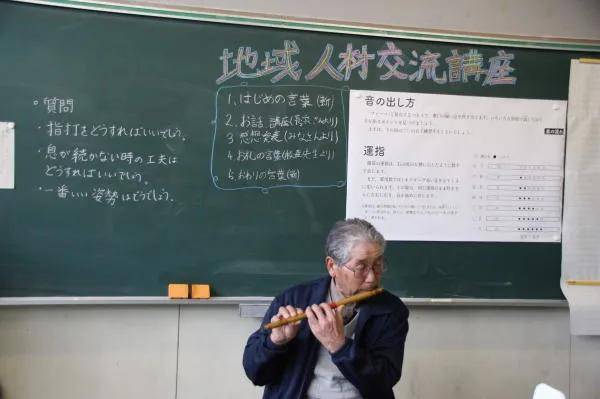 上海“1人幼儿园”引4亿人爆笑，日本这所“1人中学”却让无数人留下眼泪...