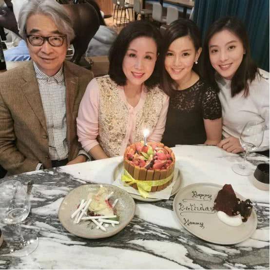 60岁港星文雪儿自揭患癌史，离婚独自养女压力大