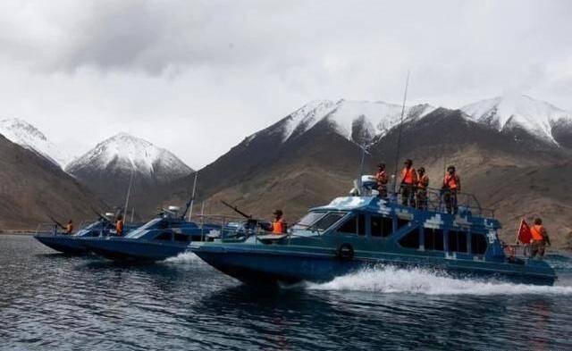 神奇的班公湖:中国一侧水草丰茂,印度那边却寸草不生