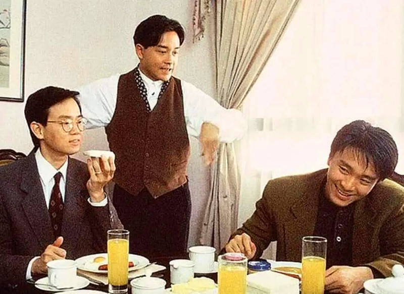 5年后的《97家有喜事》他俩仍都有出演,只是周星驰看起来已经开始有了