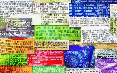 孩子|添加剂15种之多，孩子哭得再厉害也别买了童年的五毛钱零食