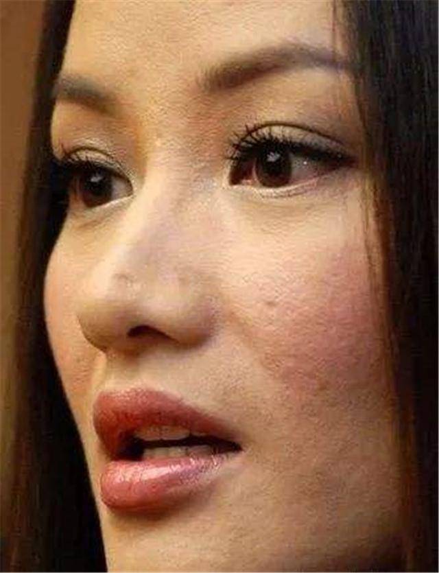 身材没变,但咋油光满面的呢?网友:毕竟50岁了