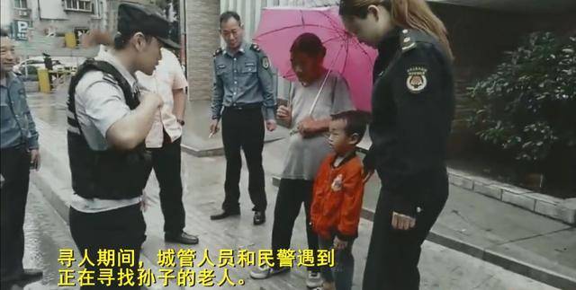 带来一个迷路的小男孩,希望地铁工作人员和民警能帮忙找找孩子家长