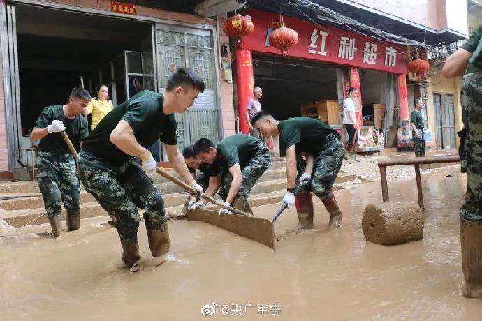 致敬！你们满身泥巴的样子真帅！