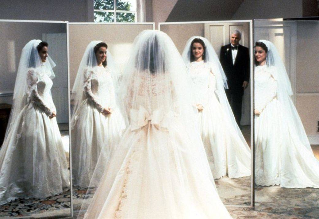 上穿着雪白婚纱的新娘_新娘婚纱图片