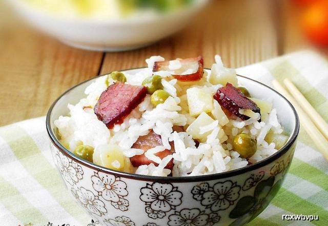 米饭加鸡蛋和土豆的做法 554acb312ae043daa787fed62a38b9d2.jpeg