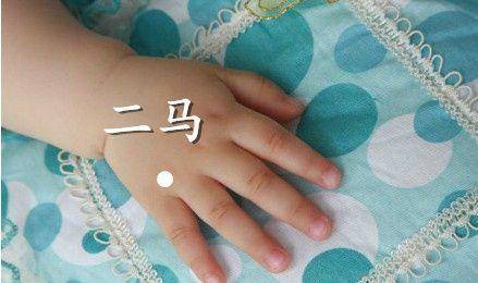 孩子|捏积派——宝宝爱吐舌头是可爱还是生病了?小儿推拿如何调理