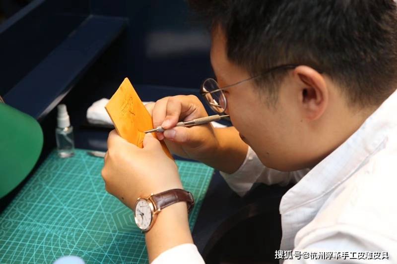 ����ͻ��Ž���Ϻ�վԲ������,�ÿͻ�����Ƥ�ܵĶ�������