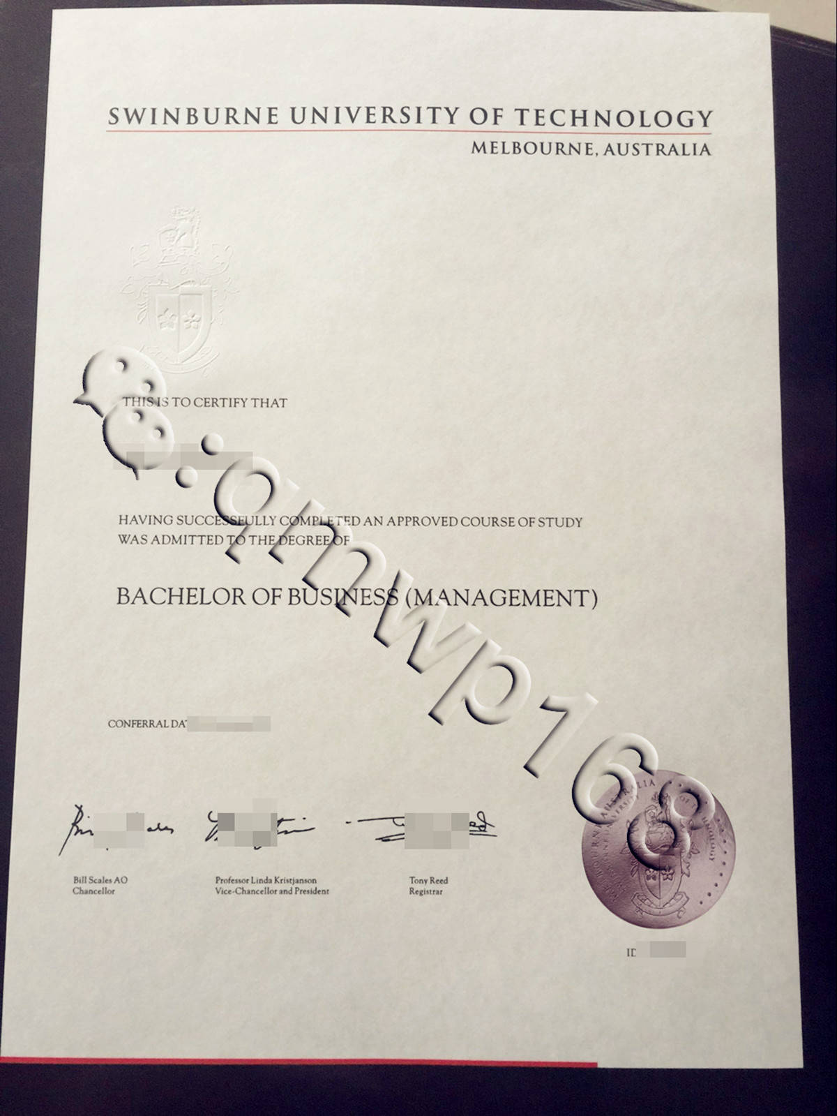 斯威本科技大学毕业证|该大学现任校长简介