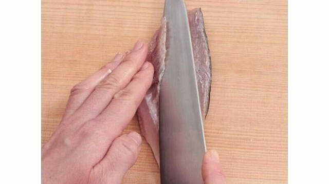 原创如何分切鱼肉更顺利「大名切鱼法」完美分离鱼肉鱼骨