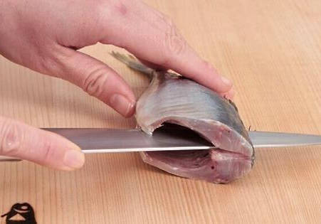 原创如何分切鱼肉更顺利「大名切鱼法」完美分离鱼肉鱼骨