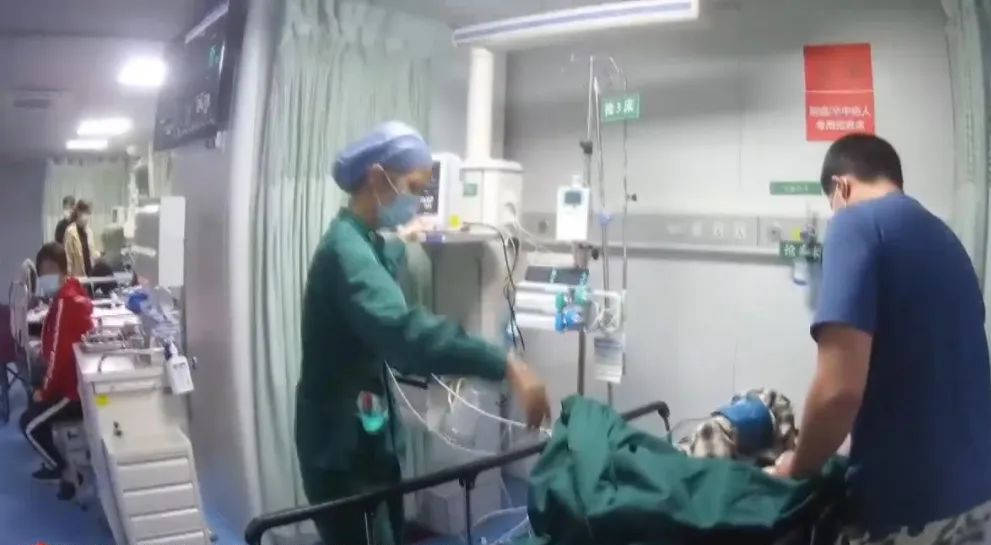 原来，当晚妻子下班回家后突然晕倒，处于半昏迷状态。 刚喝了三两白酒的