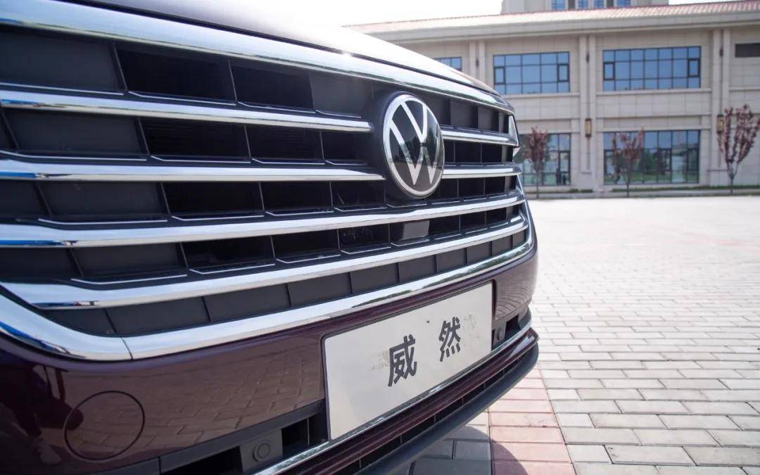 奢华不输埃尔法 抢先试驾大众全新威然