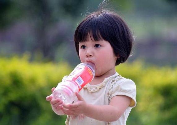 孩子|不然伤及宝宝脾胃，宝妈快收藏夏天带娃不能吃这4种东西