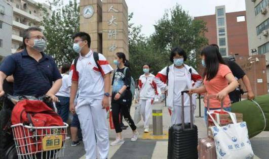 北京中小学各年级今日起停止到校上课，学生：高考时再相见！