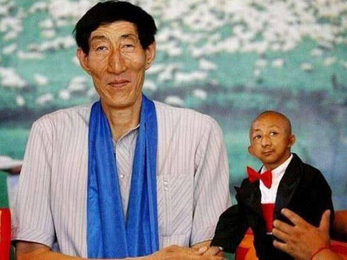 鲍喜顺|中国第一巨人不听医生劝告，坚持生娃，如今孩子怎么样了12年前