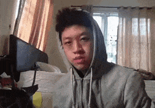 "网恋教父"七哥秀 d 杯女友,网友急了:果然rapper女友