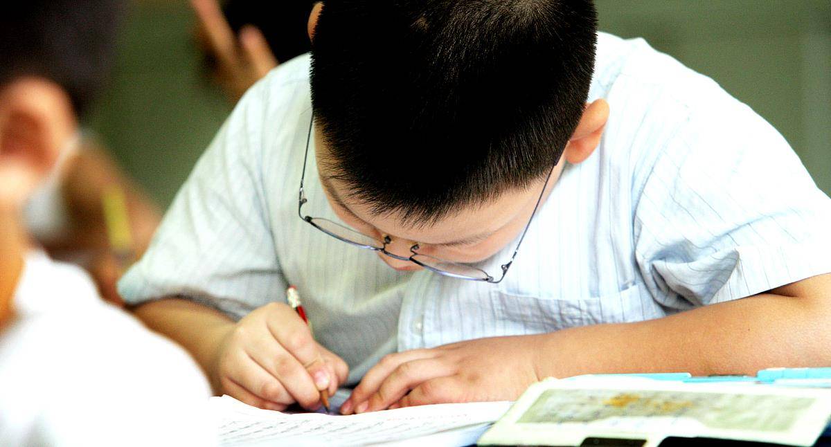 公民同招后民办生源优势全无，为何家长还是要把孩子往民办送