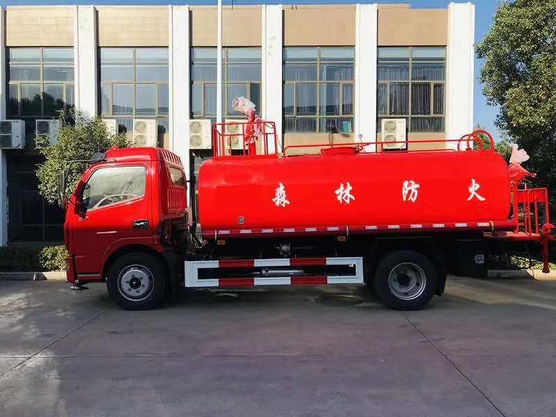 湖北楚胜定制车型:东风多利卡森林消防洒水车