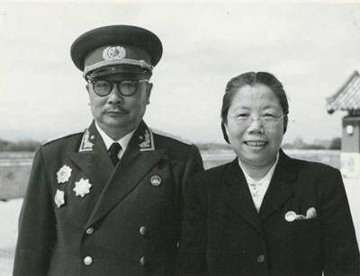 潜伏中余则成原型卧底将军郭汝瑰1949年通电起义享年90