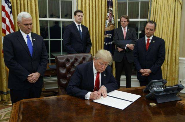 白宫妥协了？签署警察改革行政令，却对民众最