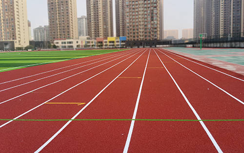 杭州运动场塑胶面层施工类型主要包括跑道,球场,休闲路面,休闲步道