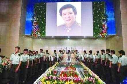 古月的传奇人生:一生沉迷饰演毛主席,李讷见到他因太像父亲大哭