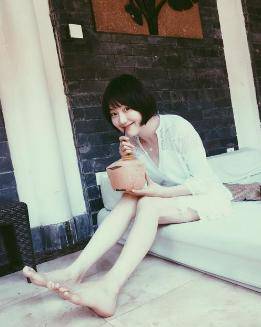 拍戏出道,搭档李咏红极一时,央视美女主持王冠为何"消失"了?