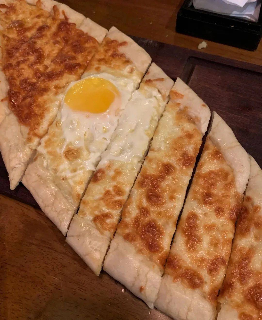 牛肉奶酪皮塔饼—68 像改良版的披萨,饼胚是土耳其塔饼,配上牛肉