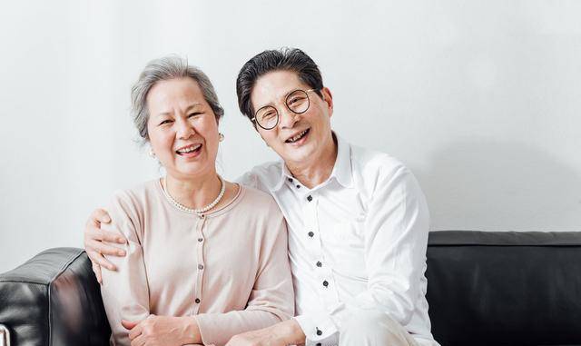 原创夕阳恋:晚年找老伴,是怎样的体验,2位老人说出答案