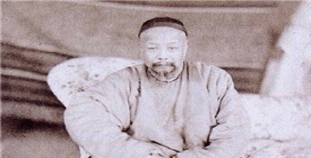 被关在玻璃房里卖票参观清朝总督是谁