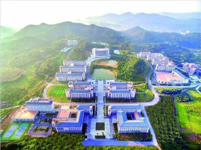 广东青年职业学院是在原广东青年干部学院的基础上改制兴办的一所公办