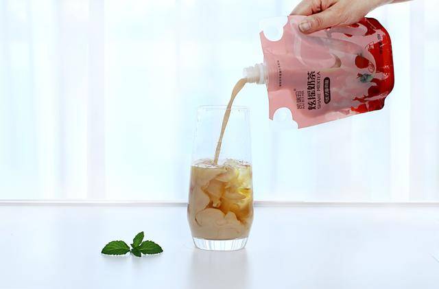 原创二三十元的奶茶成本只要8毛？网红奶茶背后的隐形巨头，也进场厮杀了