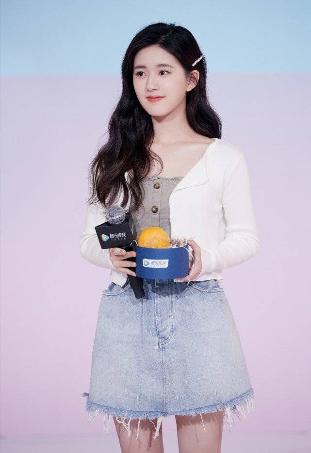 为何赵露思被称初恋女孩看清她穿白色连衣裙我想我是心动了