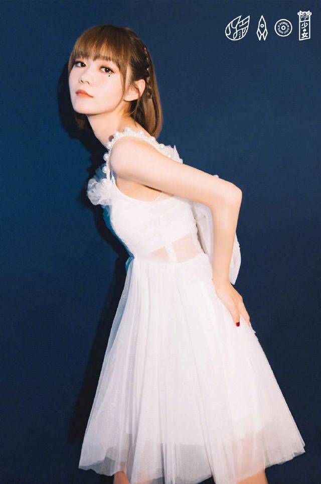 火箭少女101婚纱照曝光:段奥娟瘦成排骨,徐梦洁热裤当