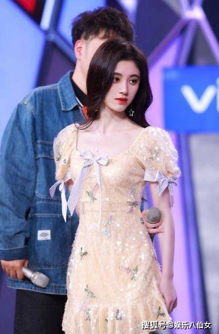 舞蹈|鞠婧祎“接骨式”变化让人看傻眼!看到腿长后,这确定真实存在?