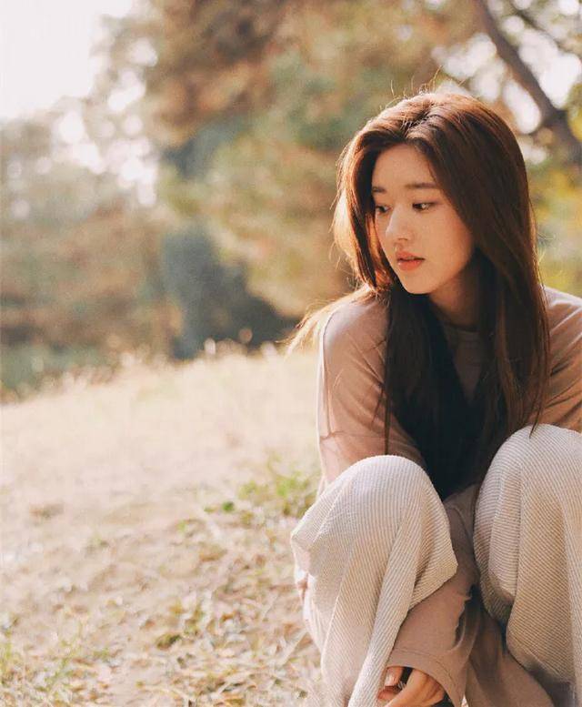 往事如烟,赵露思跟前男友同框照片流出,情侣装太甜蜜!