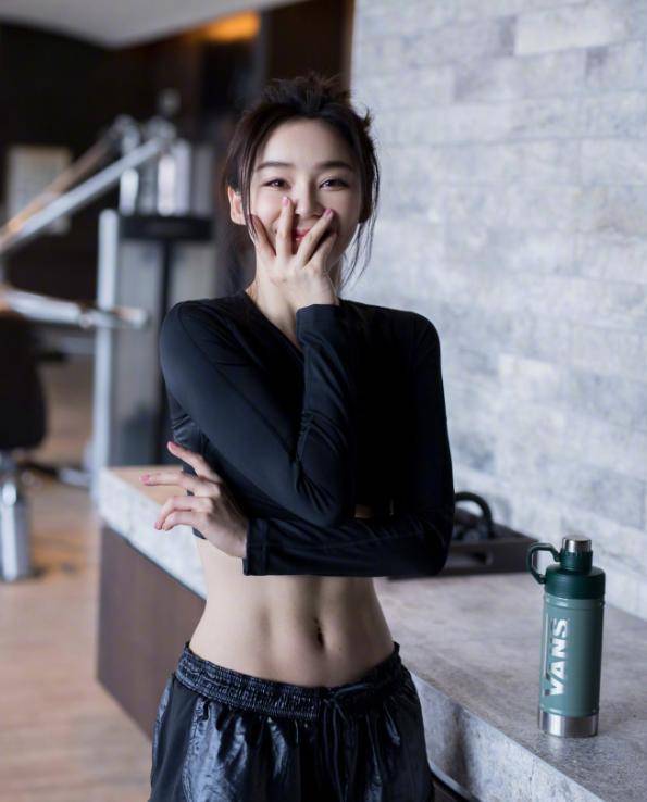 如何练马甲线袁姗姗 2b96877a0d834868b1ecfe0d67eb7929.jpeg