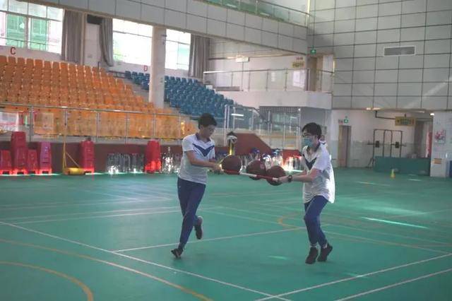 金榜题名|金榜题名季 | 轻松一夏，自信“应战”第四中学凤凰花开时