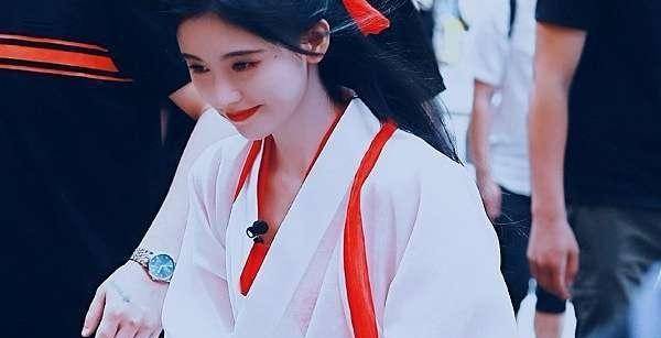 鞠婧祎扮紫霞仙子,与张雨剑贾玲吃火锅,合作新综艺录制当中