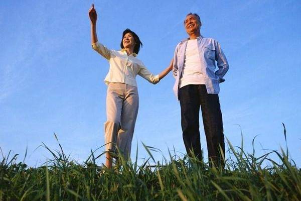 牙齿|还沉迷这四件事，注定晚景凄凉人到五十