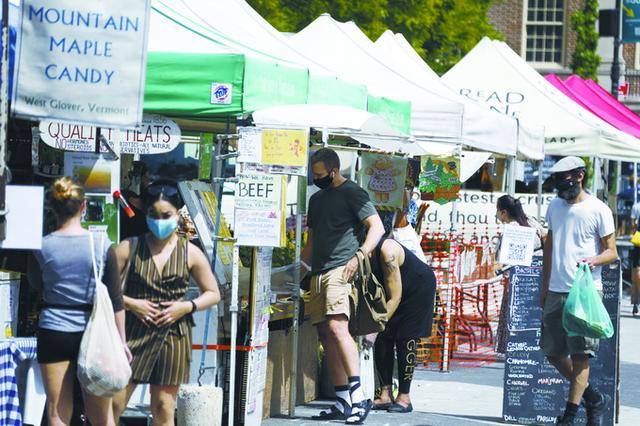 美国大学城陷失业焦虑：学生不知何时返校餐馆店铺受到重创